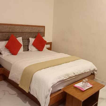 Hotel New Lake View Ahmedabad Esterno foto