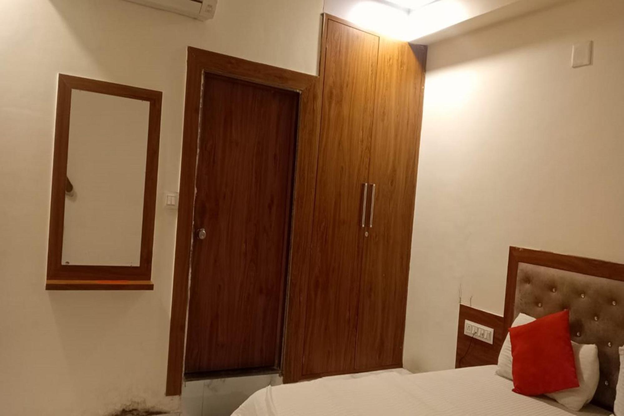 Hotel New Lake View Ahmedabad Esterno foto